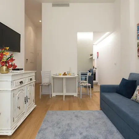 Lovelystay - Majestic Flat In City Center