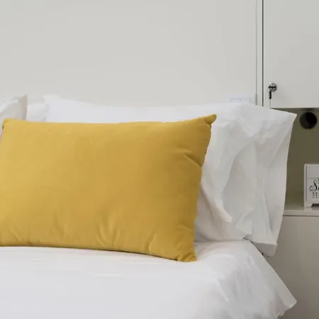 Lovelystay - Majestic Flat In City Center Apartment