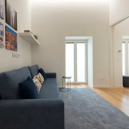 Lovelystay - Majestic Flat In City Center Apartment *