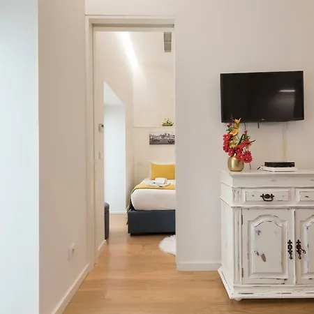 Lovelystay - Majestic Flat In City Center Apartment