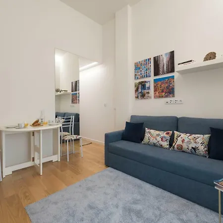 Lovelystay - Majestic Flat In City Center Apartment